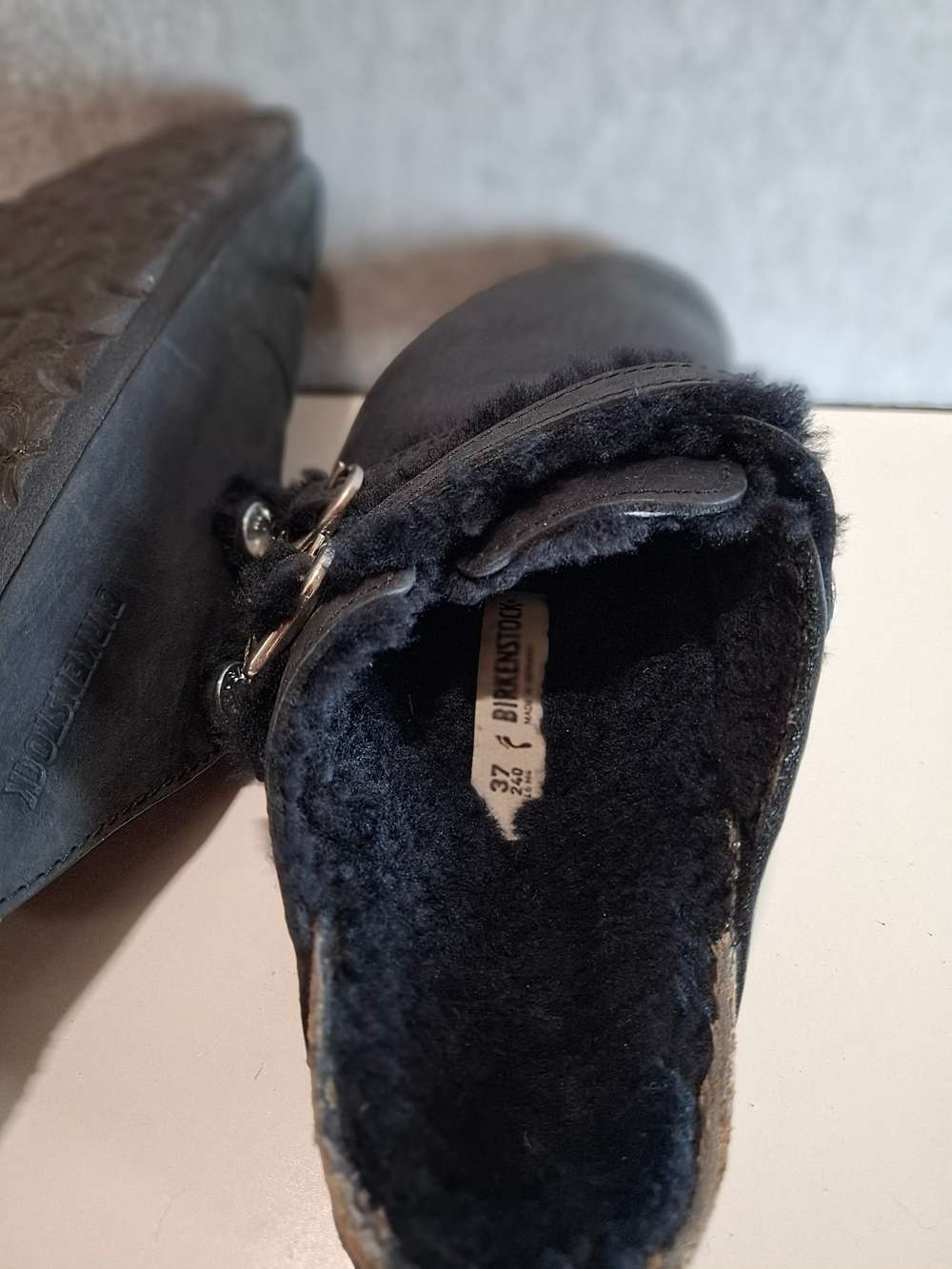 Birkenstock Y2K Black Shearling-Lined Clogs - Picture 7 of 9